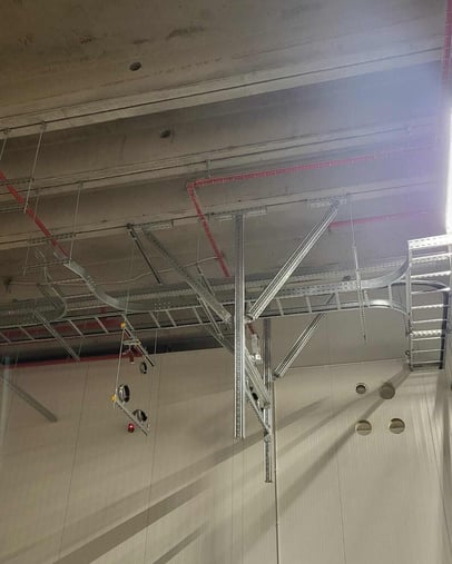 Mocowania systemowe sikla w instalacjach wody oraz sprężonego powietrza z wykorzystaniem systemu montażowego siFramo oraz Siconnect